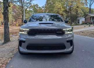 Dodge Durango R/T 2025: Uma Relíquia que Faz História Dodge Durango R/T 2025 / Foto: Stephen Rivers / Carscoops