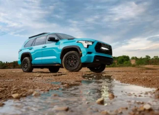 Vem ao Brasil? SUV Gigante da Toyota ganha toques sutis e pintura Wave Maker