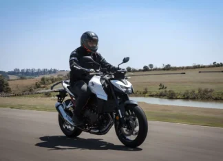 Lendária Honda CB750 Hornet 2026 estreia com tudo